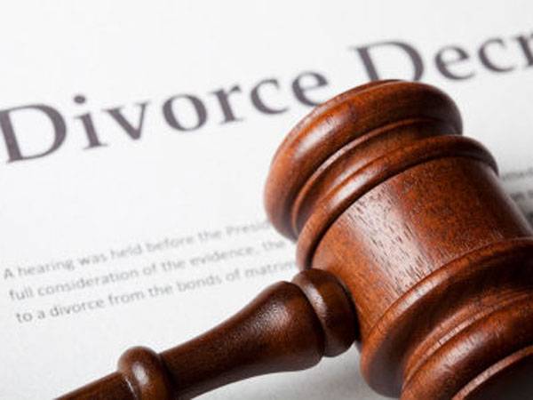 بھارتی عدالت نے بیک وقت تین طلاقو ں کو غیر قانونی قرار دے دیا