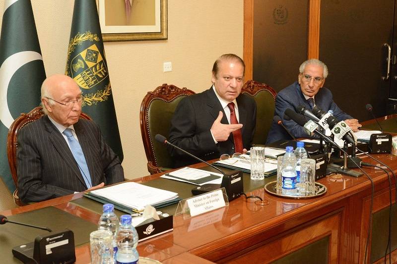 اسلام آباد: طارق فاطمی کی وزیر اعظم نواز شریف سے ملاقات، استعفیٰ لئے جانے کا امکان