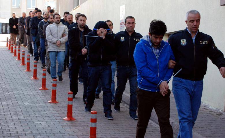 ترکی: فتح اللہ گولن سے تعلق کے الزام میں آٹھ سو مشتبہ افراد گرفتار
