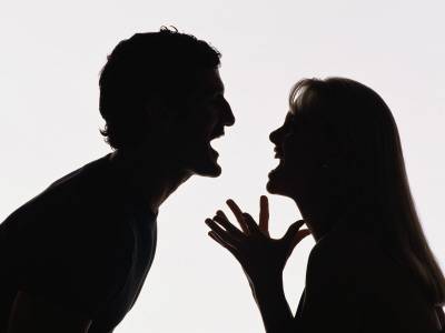 بیوی کے واٹس ایپ پر آنے والے پیغام نے زندگی اندھیر کر دی 