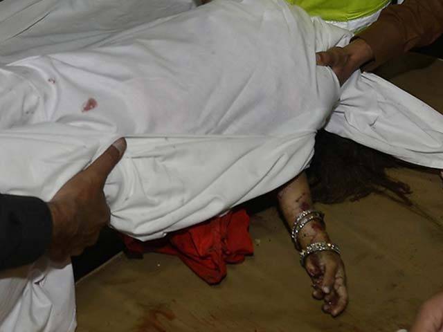خان پور: لڑکی نے عاشق کے گھر جا کر خود کو گولی مارلی