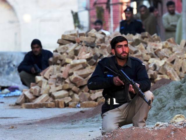 پشاورپولیس نے 24 گھنٹے کے اندر قتل کے مقدمے میں مطلوب تین ملزمان کو گرفتار کرلیا