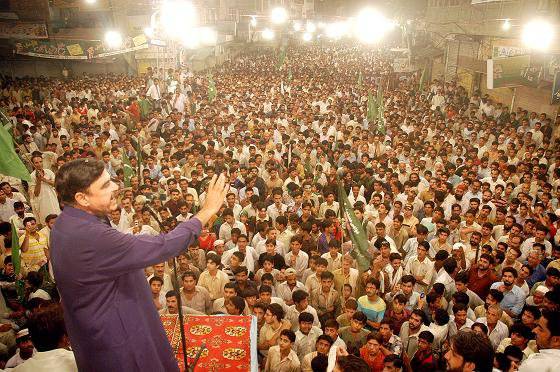 نوازشریف ملک کیلئے سیکیورٹی رسک ہیں انہیں اب جانا ہی پڑے گا، شیخ رشید 