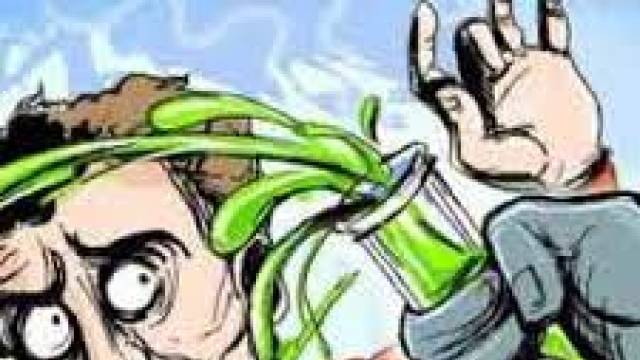 رقبہ کا تنازعہ, 4 افراد نے قریبی عزیز اور اس کے اہل خانہ پر تیزاب پھینک دیا