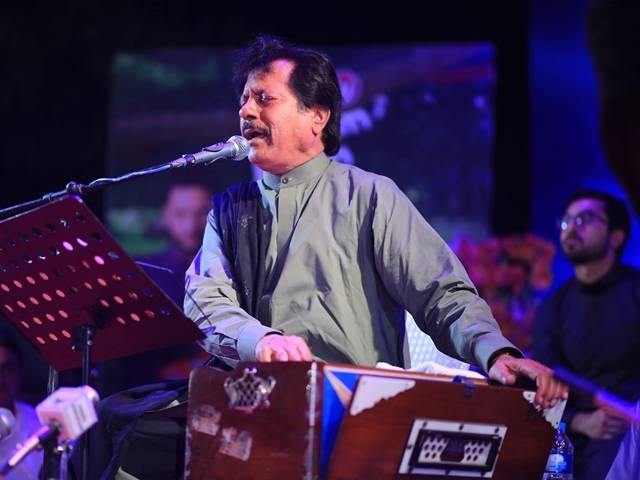  گلوکار عطااللہ خان عیسٰی خیلوی نے کہا ہے کہ موسیقی کے جنون کی وجہ سے انھیں زندگی میں بہت کچھ چھوڑنا پڑا