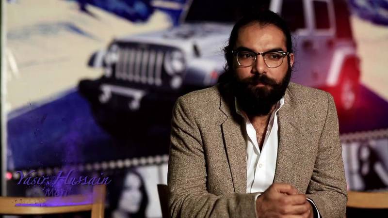 میزبان نے ایواڈ شو میں ایسی بات کہہ دی کہ حاضرین دنگ رہ گئے ،بعد میں معافی مانگنی پڑ گئی
