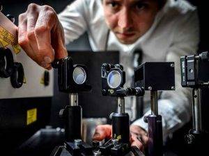 سائنسدانوں نے دنیا کا تیز ترین کیمرہ تیار کر لیا 