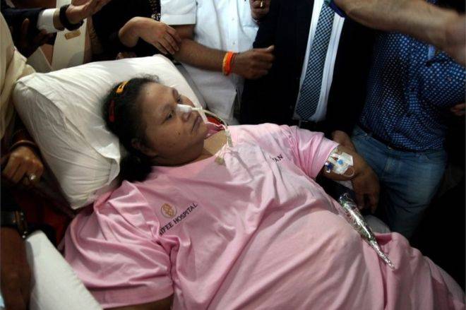 دنیا کی وزنی ترین مصری خاتون بھارتی ہسپتال چھوڑ کر متحدہ عرب امارات منتقل ہو گئیں