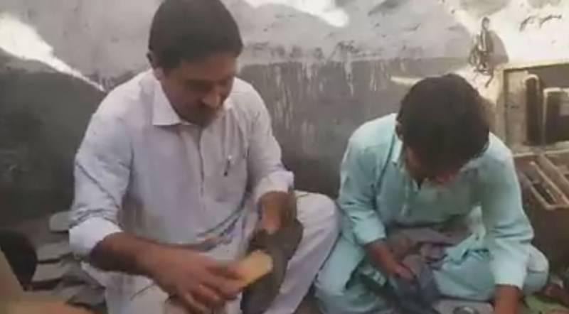 عوام کی توجہ حاصل کرنے کیلئے جمشید دستی کا انوکھا انداز