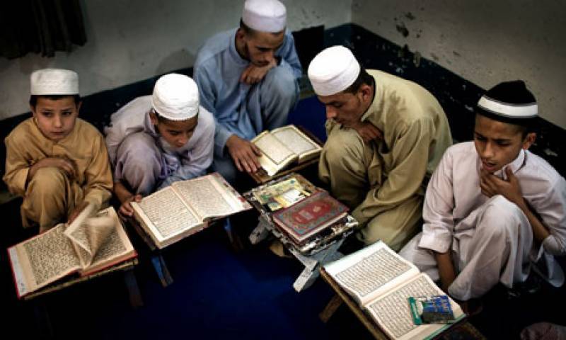 خیبرپختونخوا حکومت نے صوبے میں موجود تمام مدارس کی رجسٹریشن کا فیصلہ کرلیا