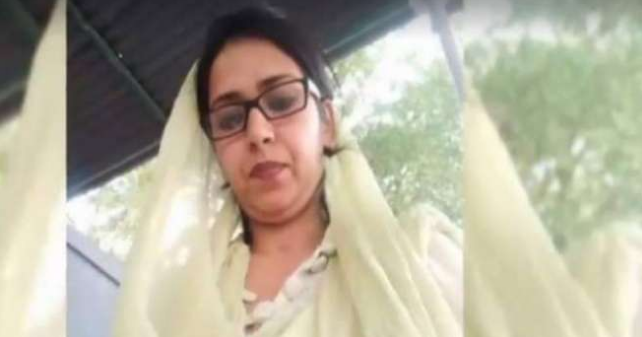 بھارتی شہری ڈاکٹر عظمیٰ 4 سالہ بیٹی کی والدہ ہے۔ ذرائع