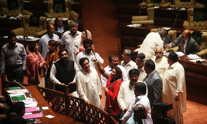 سندھ اسمبلی اجلاس کی اندرونی کہانی، گو زرداری گو کے نعرے لگ گئے