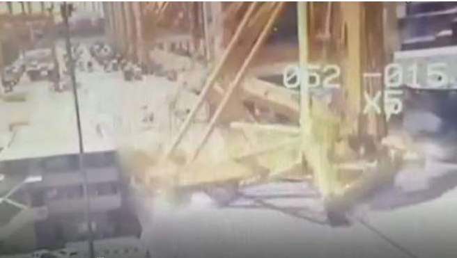 دبئی: جبل علی پورٹ پر کرین حادثے کی ہولناک ویڈیو سوشل میڈیا پر وائرل 