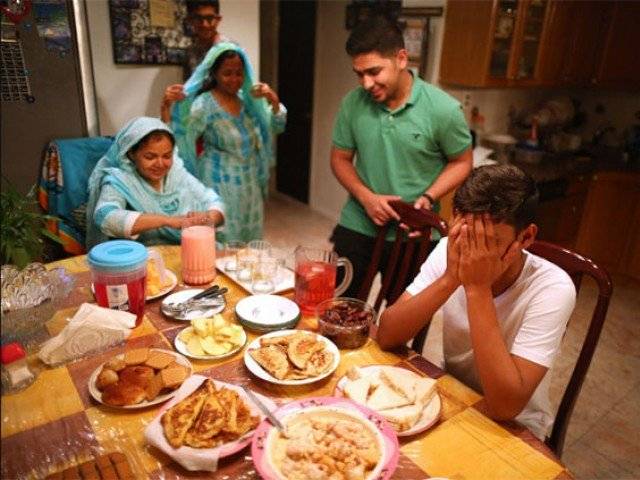 رمضان المبارک میں تمباکو نوشی اورکھلی جگہوں پر کھانے والوں کو تین ماہ جیل کی سزا ہو گی ، کمیٹی متفقہ فیصلہ 