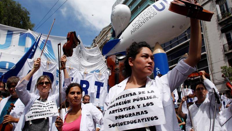 ارجنٹینا، ہزاروں افراد کا سپریم کورٹ کے فیصلے کے خلاف احتجاج
