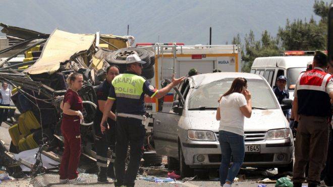 ترکی میں سیاحوں کی بس کو حادثہ، 20افراد ہلاک، 11زخمی