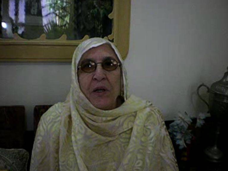 مصباح کی والدہ نے 50گیندوں پر صرف 1رنز بنا نے پر مصباح کی کلاس لے لی