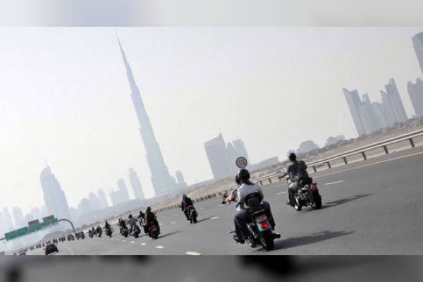 دبئی میں موٹر سائیکل سواروں پر بڑی پابندی عائد کر دی 