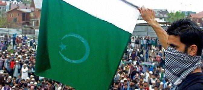 سیاحتی مقام پر سبز ہلالی پرچم لہرانے کے الزام میں 9 کشمیری نوجوان گرفتار 