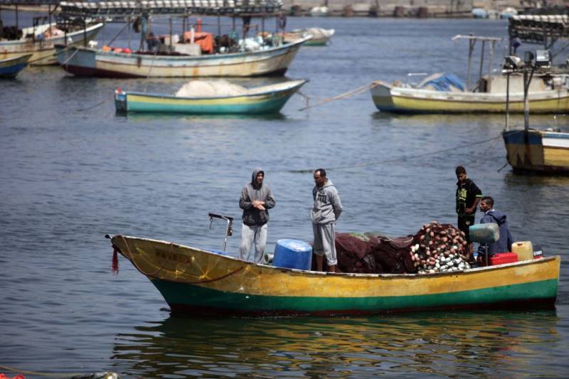 اسرائیلی فوج نے فلسطینیوں کی کشتی پر حملہ کر دیا 