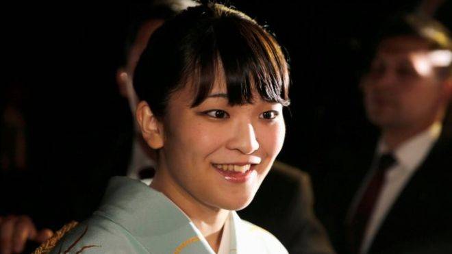 جاپانی شہزادی نے عام آدمی سے شادی کرنے کے لیے شاہی خاندان چھوڑ دیا