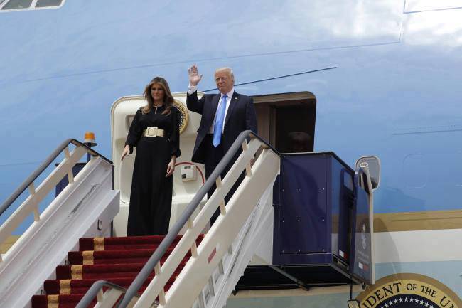 امریکی صدر ڈونلڈ ٹرمپ پہلے غیر ملکی دورے پر سعودی عرب پہنچ گئے
