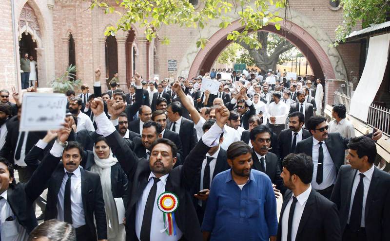وکلاء نے وزیراعظم کے استعفے کیلئے 27 مئی کی ڈیڈ لائن دیدی