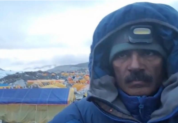 نیپال :پاکستانی کوہ پیماء عبد الجبار بھٹی نے دنیا کی بلند ترین چوٹی ماﺅنٹ ایورسٹ سر کر لی