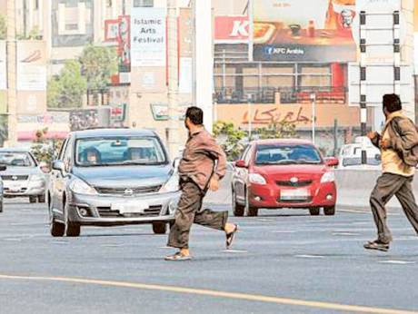 شارجہ میں غلط جگہوں سے سڑک عبور کرنے والے 3,943افراد پر جرمانے عائد کیئے گئے ، حکام 
