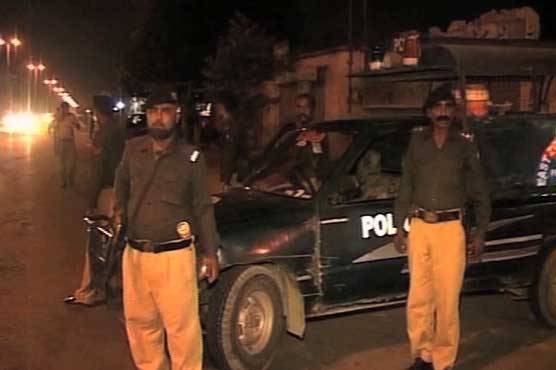  گجرات'نامعلوم افراد کی گھر میں گھس کر فائرنگ ،میاں،بیوی اوربیٹا جاں بحق