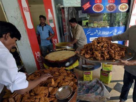 شدید گرمی میں روزہ،شہری چکنائی والی اشیا سے پرہیز کریں، طبی ماہرین 