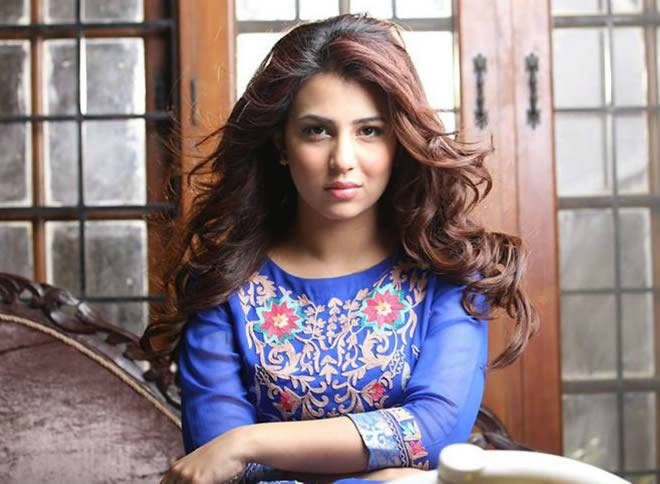  اداکارہ اُشنا شاہ نے رمضان المبارک مہینے کو اپنی ٹرانسمیشنز کے ذریعے کمائی کا ذریعہ بنانے پر اداکاروں کو کھری کھری سناڈالیں