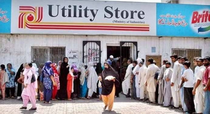پشاور،شہریوں کی بڑ ی تعداد سستی اشیا کے لئے یوٹیلیٹی اسٹورز کارخ کرنے لگی