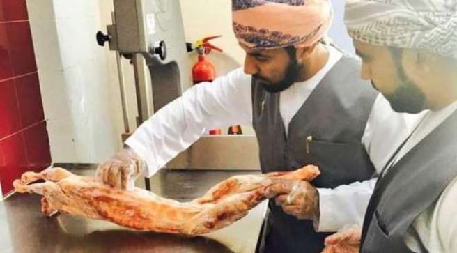 عمان کے بازاروں میں بلی کے گوشت کی فروخت نے تہلکہ مچا دیا 