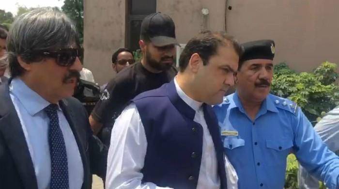 قانونی طور پر معاملات ٹھیک نہ رہے تو سپریم کورٹ جائیں گے: حسین نواز