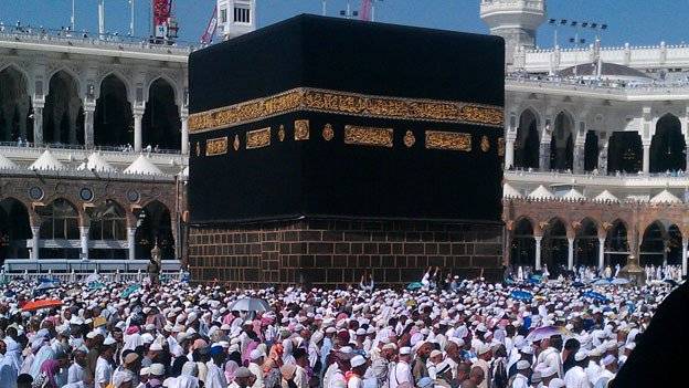 حج کی تصاویر فروخت کرکے حج کی سعادت حاصل کرنے والے غریبوں کیلئے 5 کروڑ روپے کا عطیہ