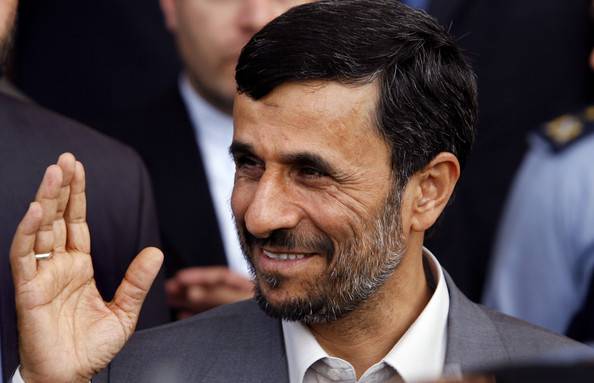 فیس بک پر متنازع بیان ، احمدی نژاد کے مشیر کو تین سال قید