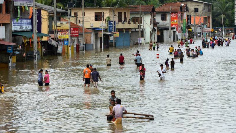 سری لنکا میں موسلادھار بارشوں کے بعد سنگین سیلابی صورت حال