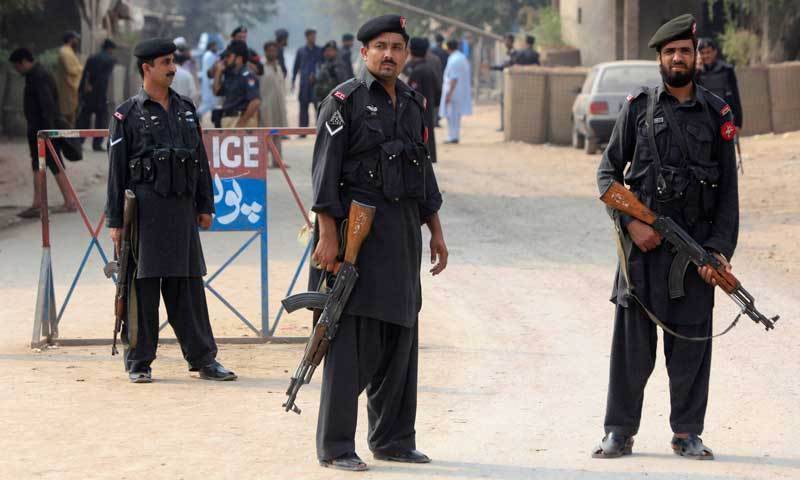 پشاور :سرچ آپریشن کے نام پرلوٹ مار کرنے والے جعلی سکیورٹی فورسز اہلکار ڈکیٹ گروہ گرفتار 