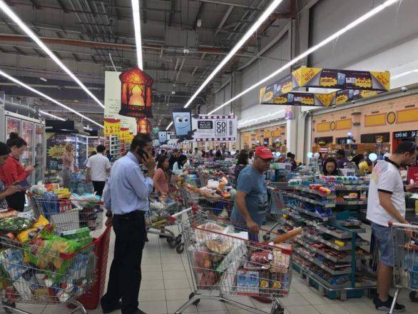 قطر میں شہریوں نے خوراک اور دیگر ضروری اشیاءجمع کرنا شروع کردیں