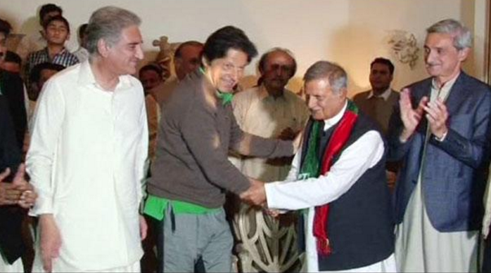 پی پی پی کے سابق وفاقی وزیر نذر محمد گوندل نے پی ٹی آئی میں شمولیت اختیار کر لی