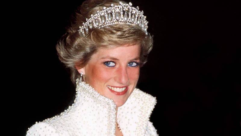  شہزادی ڈیانا نے شہزادہ چارلس کو فون پر کمیلا پارکر سے محبت کا اظہار کرتے ہوئے خود سنا تھا،برطانوی مصنف