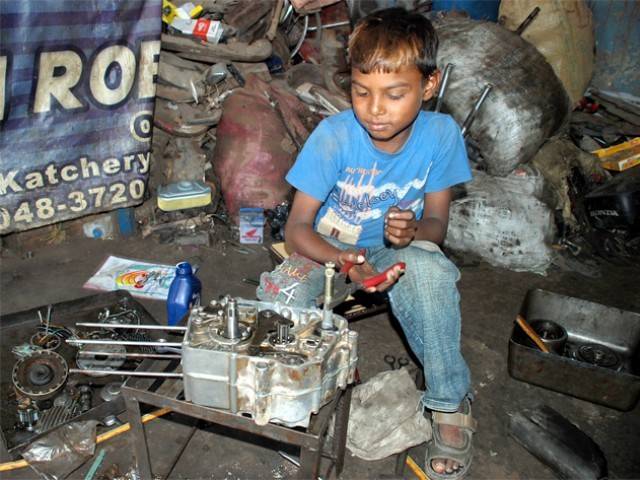 پاکستان سمیت دنیا بھر میں چائلڈ لیبر کے خاتمے کا عالمی دن منایاگیا