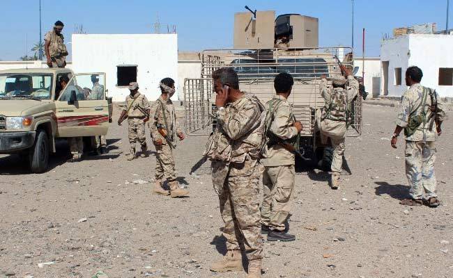 یمن کے فوجی کیمپ پر القاعدہ کا مبینہ کار بم حملہ، 2 فوجی، 10دہشتگرد ہلاک