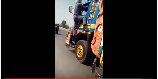  ٹریفک وارڈن نے جان پر کھیل کر تیز رفتار ٹرک کو روک لیا