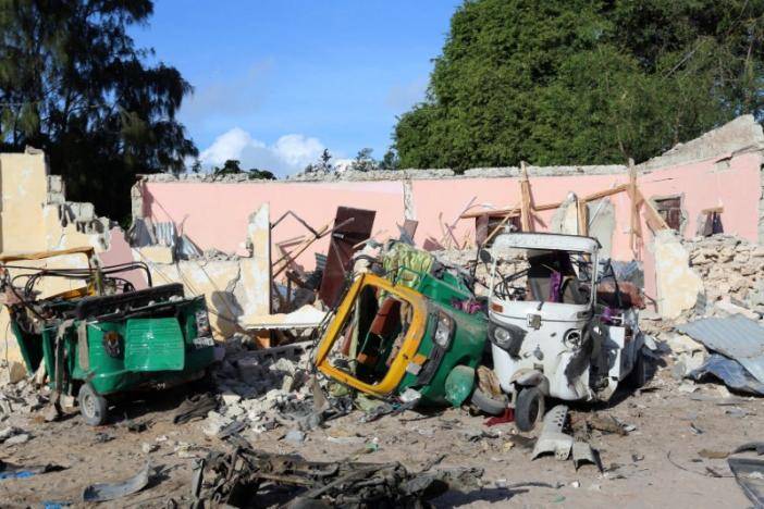 صومالیہ میں الشباب کا ہوٹل پر خودکش حملہ،نوہلاک،20یرغمال بناکرلئے گئے