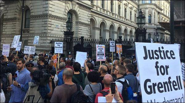  لندن میں حکومت کے خلاف شدیداحتجاج جاری 
