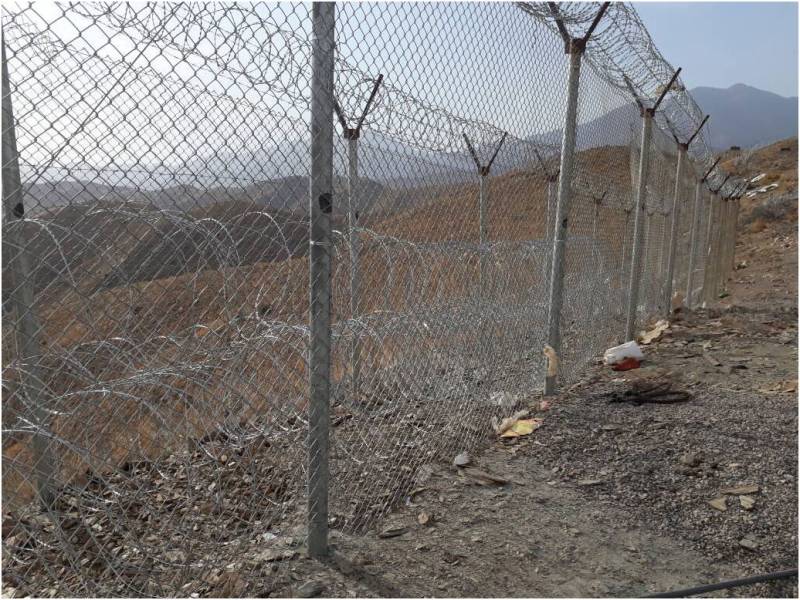 پاک فوج نے افغان سرحد پر خاردار تار لگانے کا کام شروع کر دیا