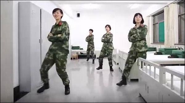 چینی خواتین فوجیوں کا ڈانس شو