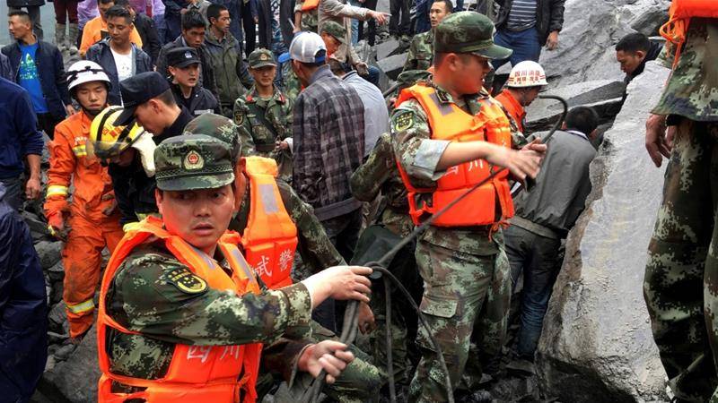 چین: صوبہ سیچوان میں لینڈ سلائیڈ، 100 افراد دب گئے